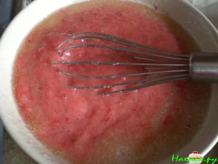 Очень клубнично-творожный торт 