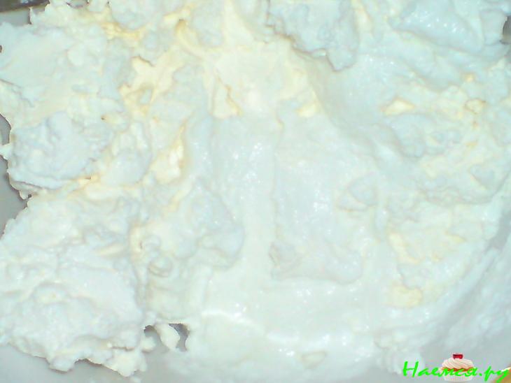 Маффины с 'шапкой' из Маскарпоне и клубничным пюре