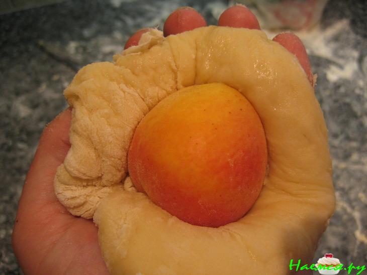 Булочки с фаршированными абрикосами Булочки с фаршированными абрикосами