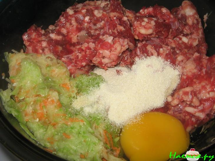 Котлеты из мясного фарша и овощной смеси