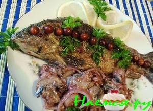 Карп в клюквенно-грибном соусе