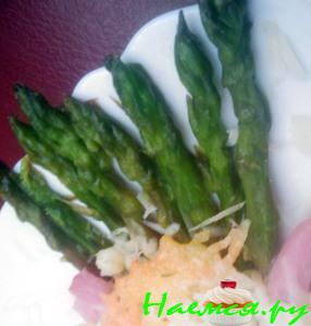 Спаржа с пармезаном и беконом Спаржа с пармезаном и беконом