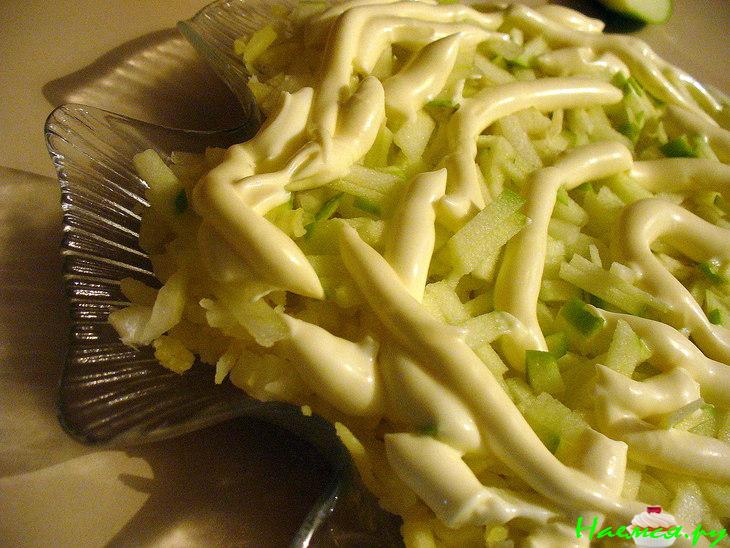 Салат "Одуванчик" с форелью Салат "Одуванчик" с форелью