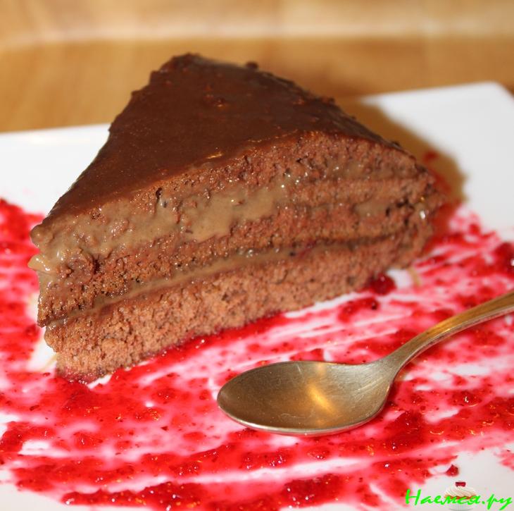 Торт горькошоколадный с кофейным кремом и ромовой пропиткой
