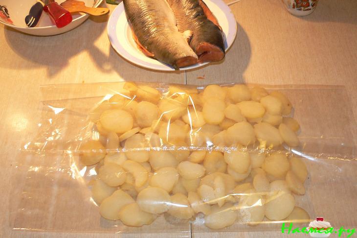 Горбуша на овощной подушке (в кулинарном рукаве)