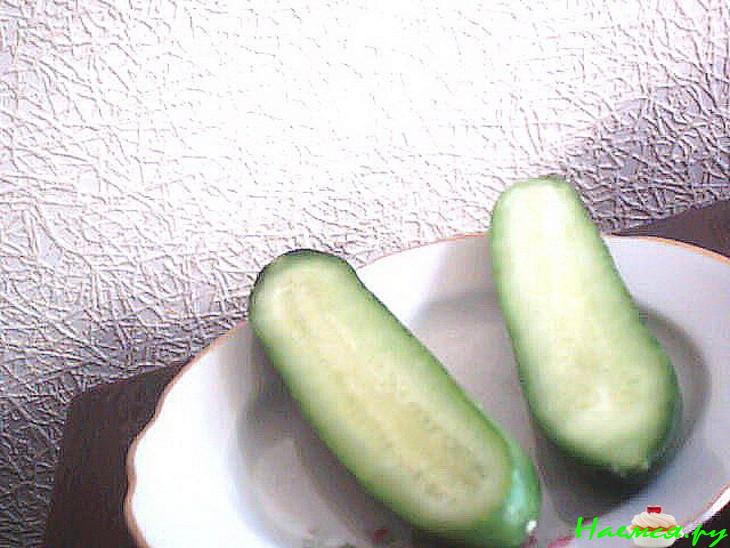 Украшение из огурца