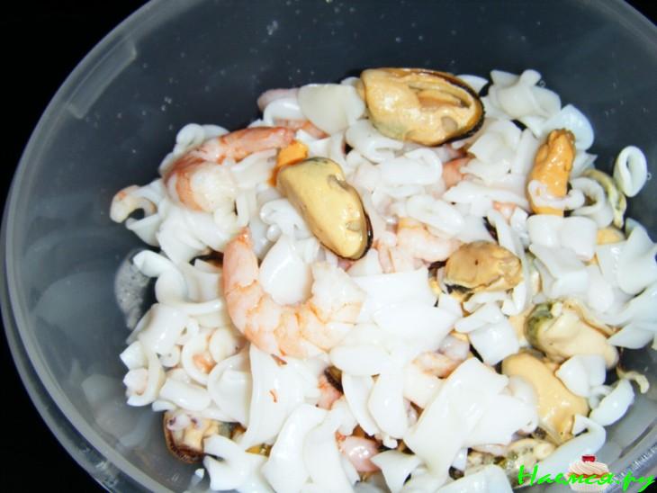 Салат с устрицами "Дары моря" 