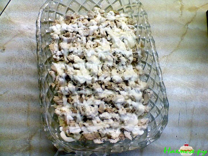 Слоёный салатик с вареной курочкой