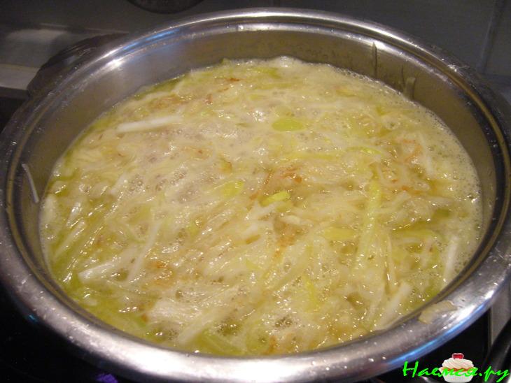 Сырный суп-крем с луком пореем Сырный суп-крем с луком пореем