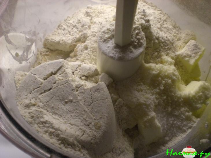 Луковый киш с пятью видами сыра