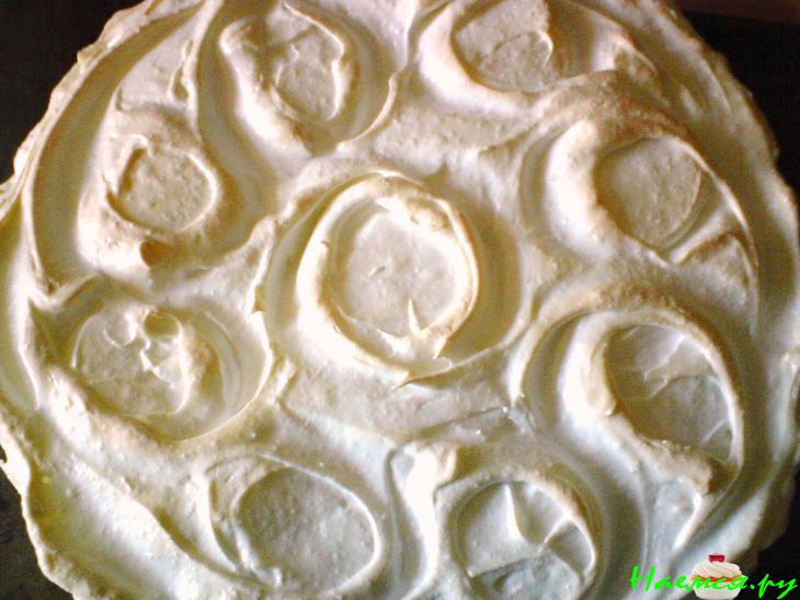 Пирог вишнёвый с белковым кремом