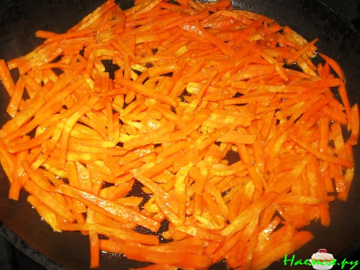 Салат овощной с чесноком