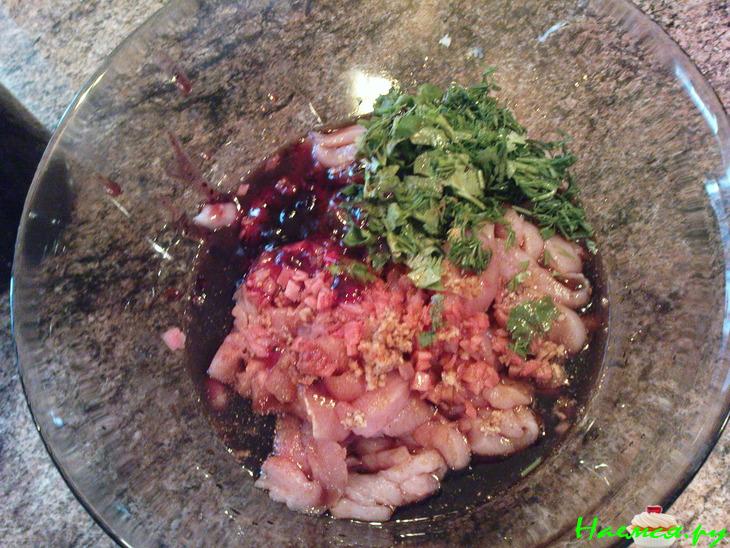 Черная паста с белым соусом