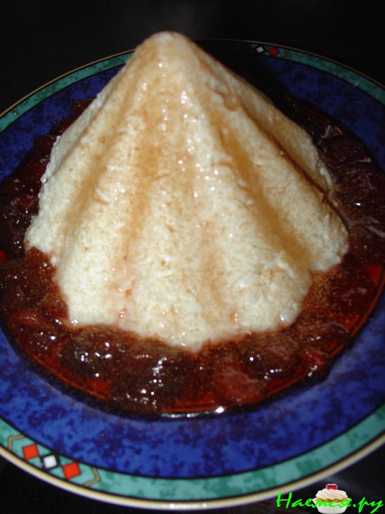 Рисово-ванильный пудинг с клубничным вареньем Рисово-ванильный пудинг с клубничным вареньем