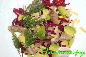 Салат "Осенний" с копченой скумбрией