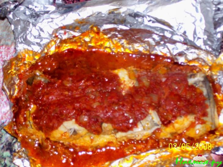 Рыба в томате с морковкой и луком