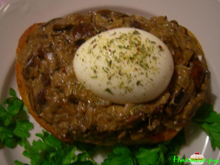 Горячие бутерброды с грибами и яйцом Горячие бутерброды с грибами и яйцом