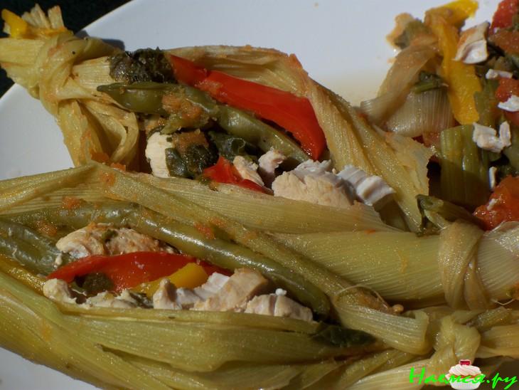 Куриные грудки приготовленные в листьях кукурузных початков!