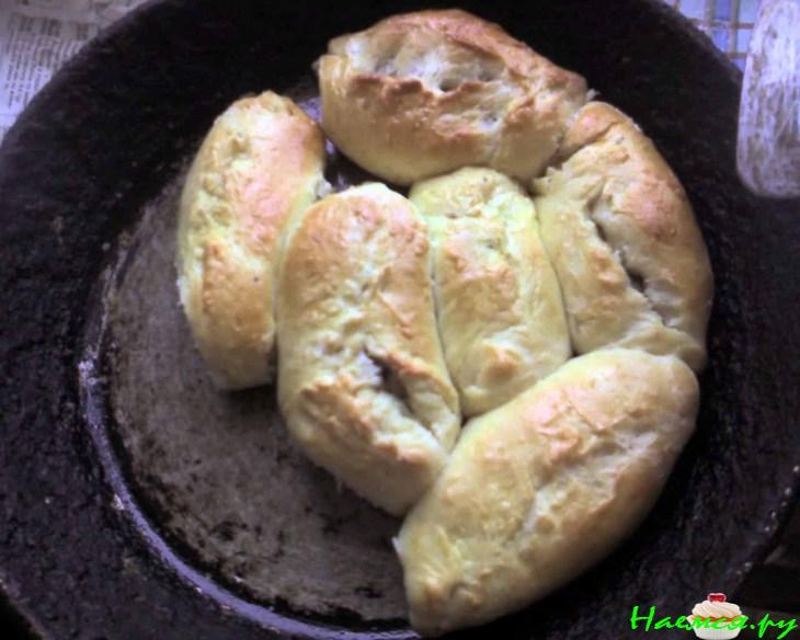 Печеные пирожки с двумя начинками