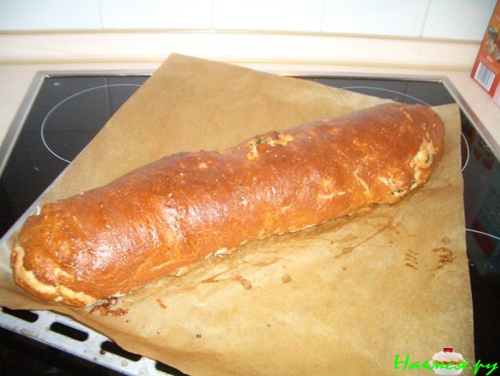 Рулет с яйцом и луком