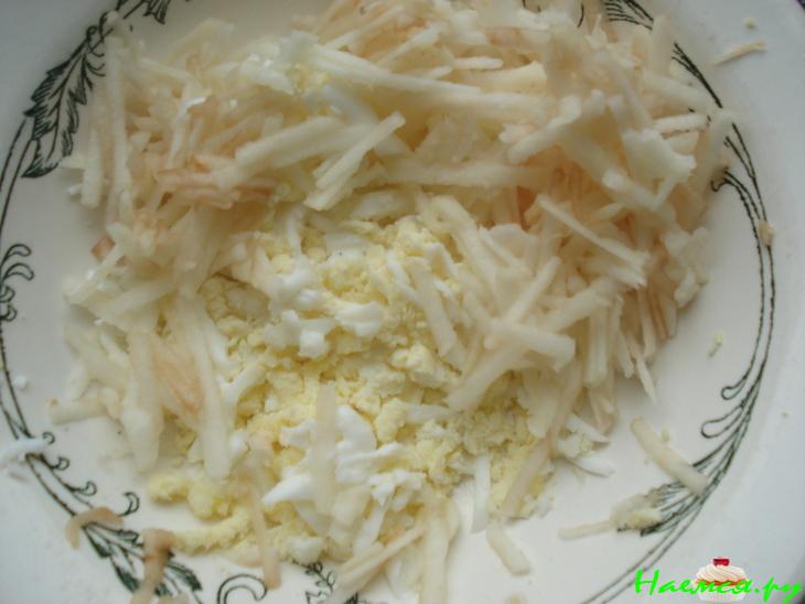 Хрустящие "лодочки" с копченой рыбой и яблоком Хрустящие "лодочки" с копченой рыбой и яблоком