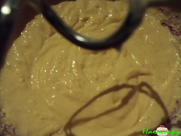 Вкусный заливной пирог с колбасой и сыром к завтраку