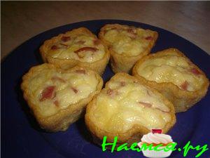 Тарталетки с ветчиной и сыром