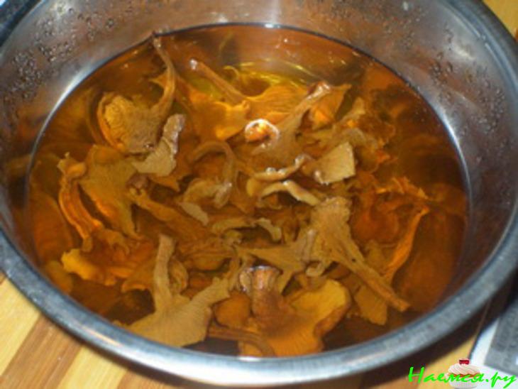 Суп "Фасолево-грибной с гренками"