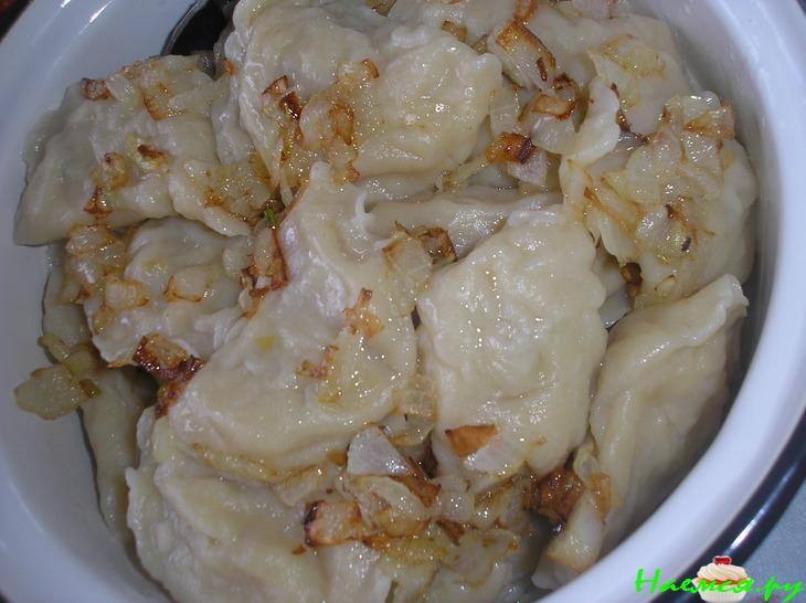 Варенички с картофелем, грибами и квашенной капустой