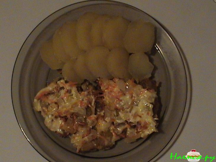 Филе окуня под луково-морковной шубкой Филе окуня под луково-морковной шубкой