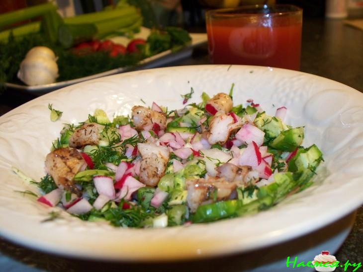 Канадский холодный суп с креветками на томатном соке за 5 минут