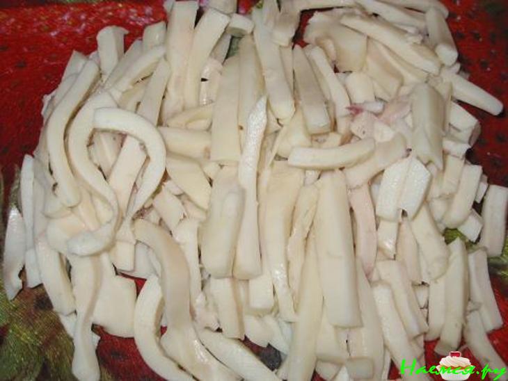 Мясной салат с кальмарами