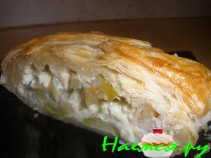 Слоеный пирог с яблочно-творожной начинкой Слоеный пирог с яблочно-творожной начинкой