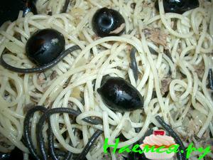 Спагетти с консервированным тунцом