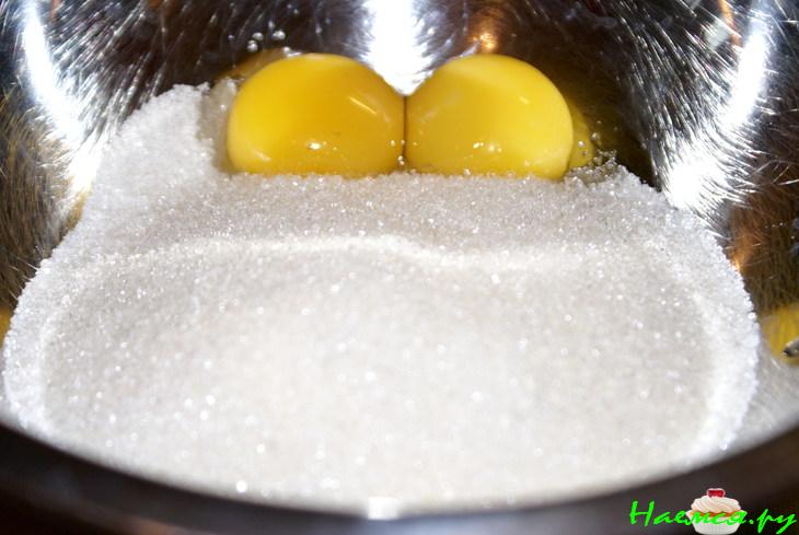 Яблочный пирог на сметане с безе