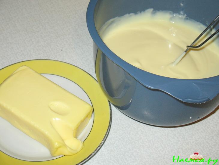 Безейный тортик с клубникой. Укутанный снегами и туманами