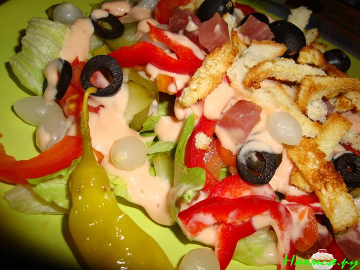 Любимый овощной салат с копченой свининой Любимый овощной салат с копченой свининой