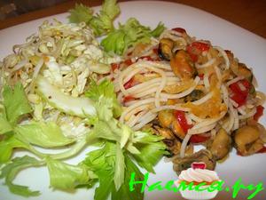 Мидии в восточном стиле и салат из пророщенного маша Мидии в восточном стиле и салат из пророщенного маша