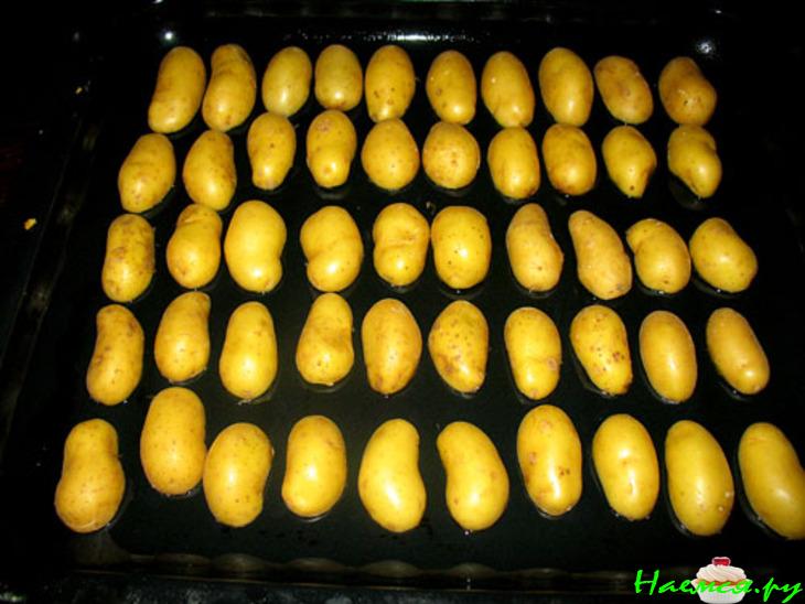 Запечённая молодая картошечка с базиликом