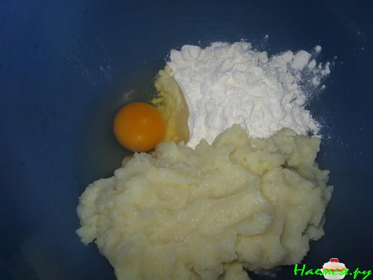 Ватрушки картофельные с капустой и яйцом