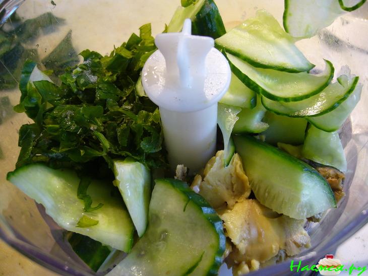 Авокадо-огуречный мусс на баклажановых тостах Авокадо-огуречный мусс на баклажановых тостах