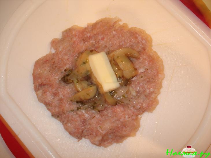 Биточки рубленые "Буковинские" фаршированные Биточки рубленые "Буковинские" фаршированные