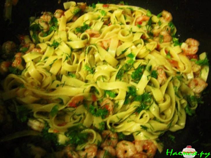 Макароны с креветками и помидорами Макароны с креветками и помидорами