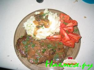 Запеченная говядина в грибном соусе