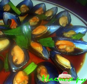 Мидии в соево-кунжутном соусе