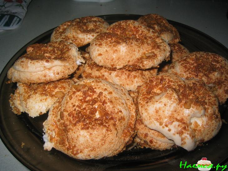 Трубочки их слоеного теста с кремом