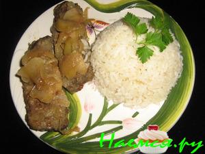 Говяжья печень под яблочно-луковым соусом