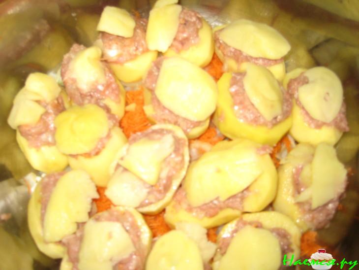 Фаршированные картофельные лодочки, но не в духовке :)