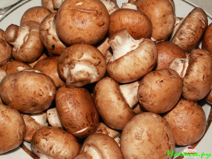 Салат "Сказка" с телячьей вырезкой и королевскими шампиньонами Салат "Сказка" с телячьей вырезкой и королевскими шампиньонами