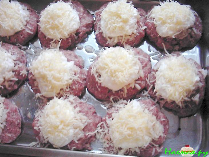Мясные ватрушки с рисом и сыром